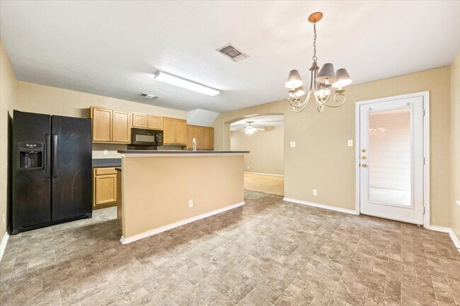 Building Photo - Spacious 4 Bedroom Home in Prime Medical Center Location