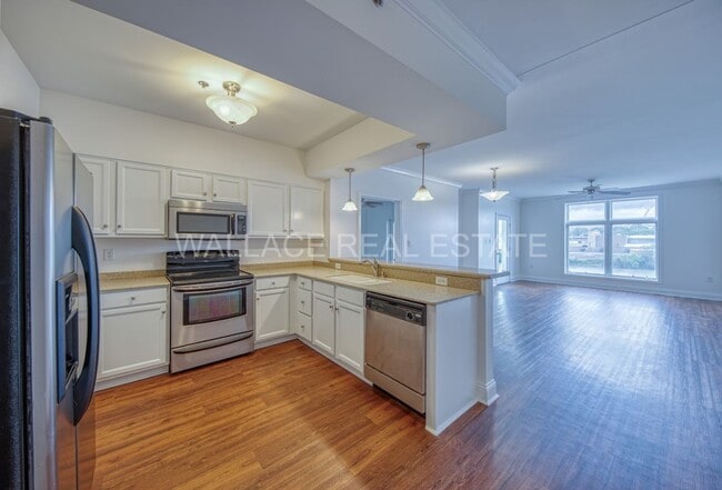 Building Photo - 3 BEDROOM CONDO IN RIVER TOWNE - A GATED LAKEFRONT COMMUNITY!!