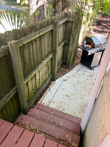 Building Photo - 2405 College St