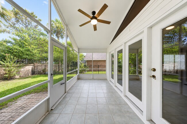 Building Photo - Renovated Brick Home in Gated Community