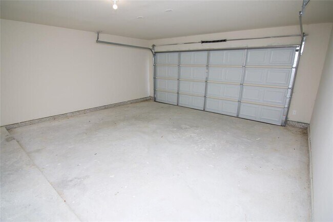 Building Photo - 12039 Clifton Oaks Dr