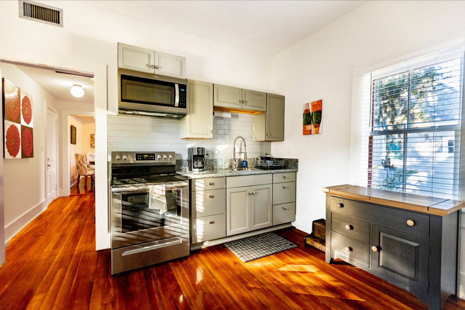 Building Photo - 205 SE 7th St