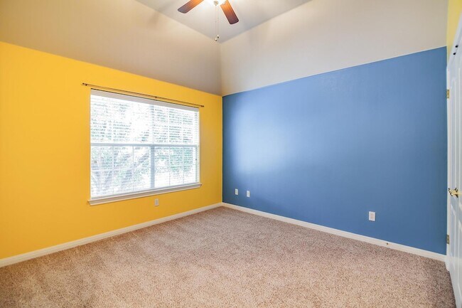 Building Photo - 2412 Arbor Dr
