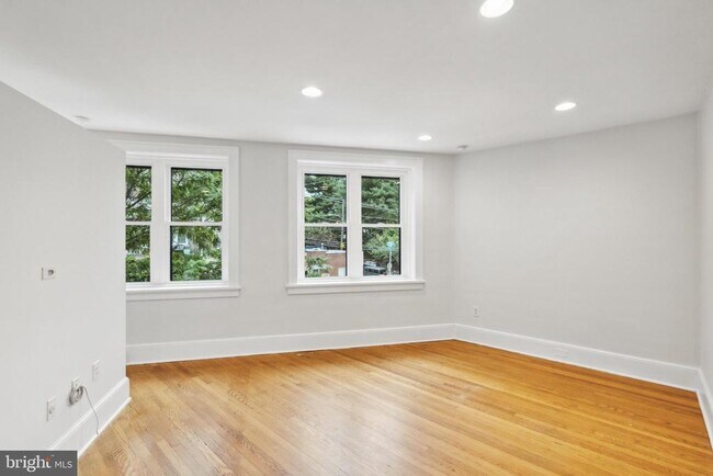 Building Photo - 5150 Ridge Ave