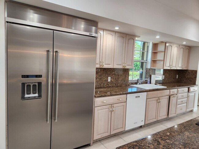 Building Photo - 17885 Fieldbrook Cir E
