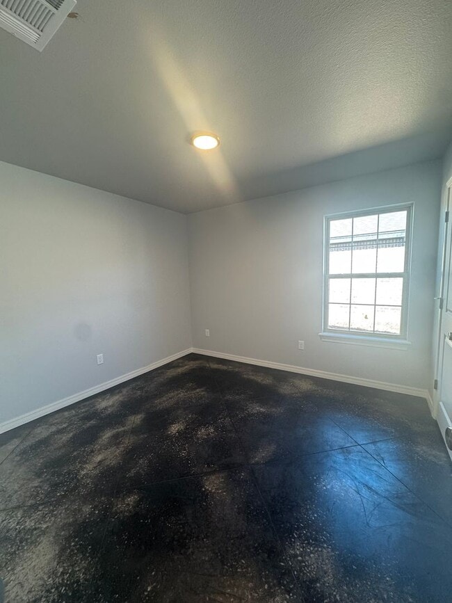 Building Photo - 3/2/1 Fabulous new build 2025 1/2 off special 1st month's rent