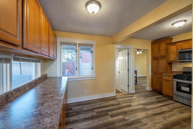 Building Photo - 411 Voorhis St