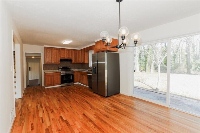 Building Photo - 2332 Miriam Ln