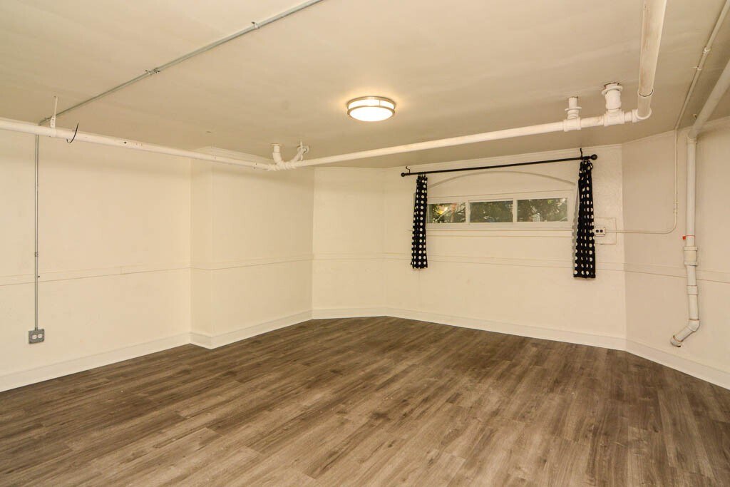 Building Photo - 5534 N Artesian Ave