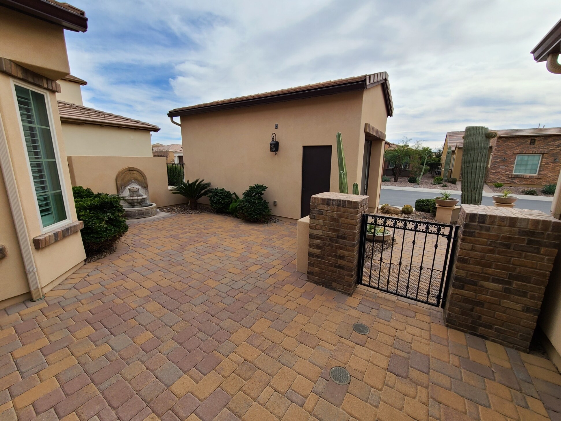 Building Photo - 1714 E Alegria Rd