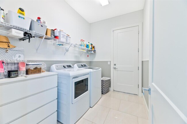 Building Photo - 3098 Gin Berry Way