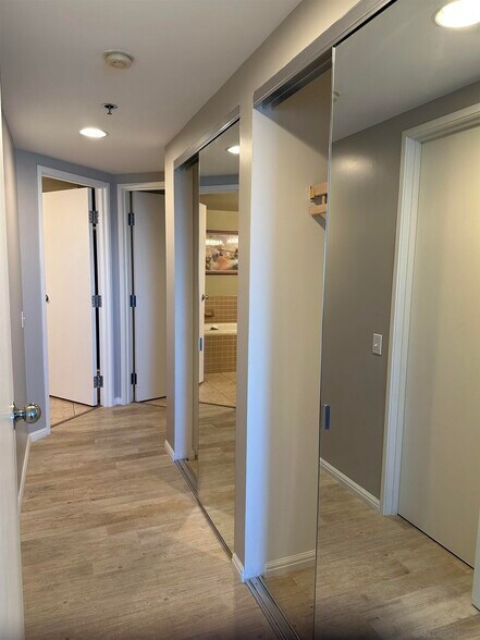 Building Photo - 525 E Seaside Way