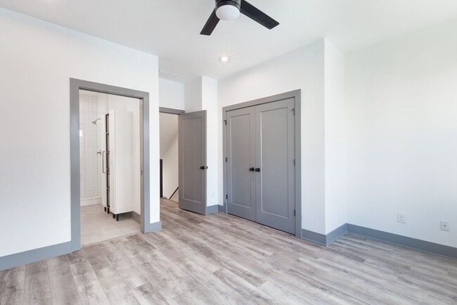 Building Photo - Beautiful 2bd/2.5ba Contemporary Townhome ...