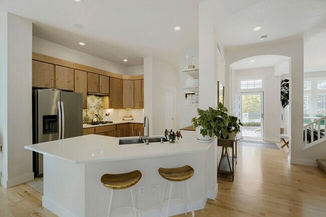 Building Photo - Gorgeous 4 Bedroom Home in NW Indian Peaks Neighborhood. Hardwood floors, Wine Closet and More