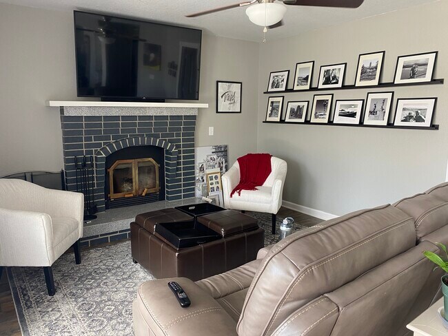 family room - 4426 S Tinker Ave