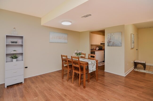 Building Photo - 609 Watersedge Dr