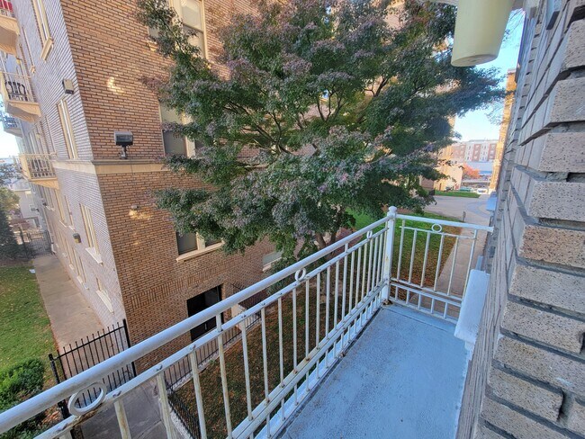 Building Photo - 1308 Clifton St NW