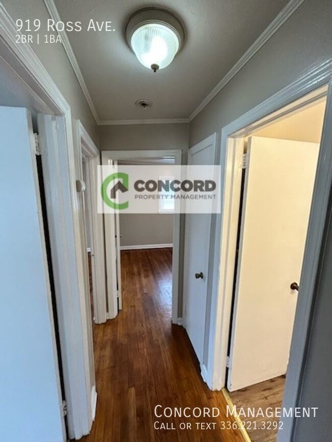 Building Photo - 919 Ross Ave