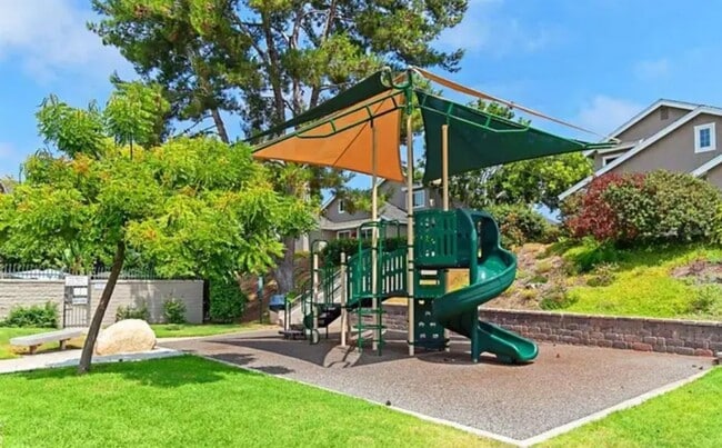 Building Photo - Spacious Two story 3 bed 2.5 baths + 2 car garage in great school district.