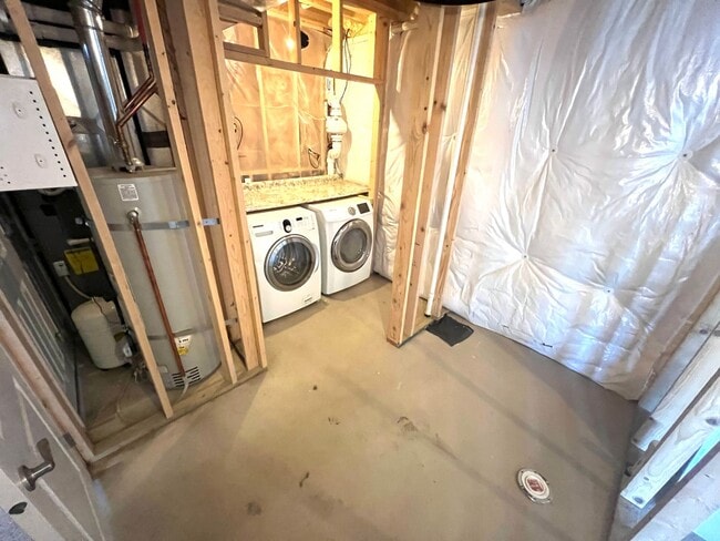 Building Photo - Dog Friendly 3 Bed 2 Bath Single Family Home with Fully Fenced Yard in Great Neighborhood!