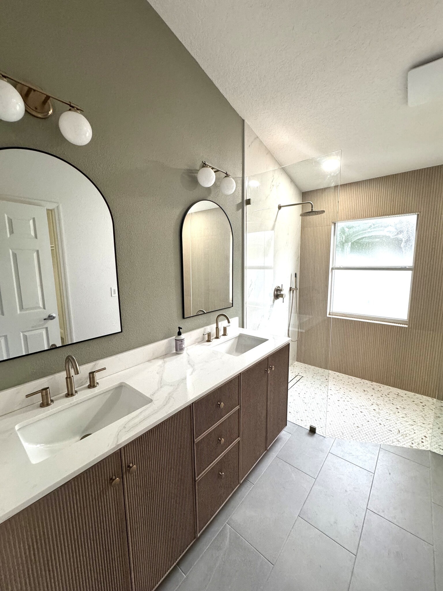 Building Photo - 9996 Portofino Dr