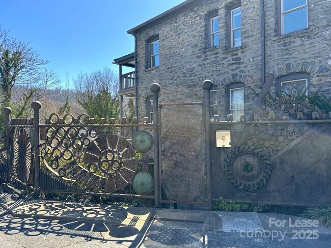 Building Photo - 130 Biltmore Ave