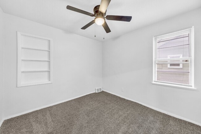 Building Photo - 27151 Farringdon Ave