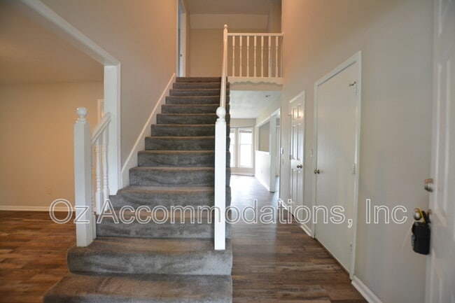 Building Photo - 1213 E Butterfield Pl