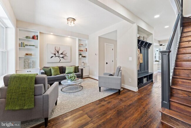 Building Photo - 705 Kentucky Ave SE