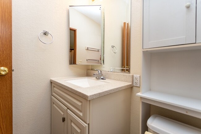 Building Photo - Charming Home on a Spacious Lot with No HOA!