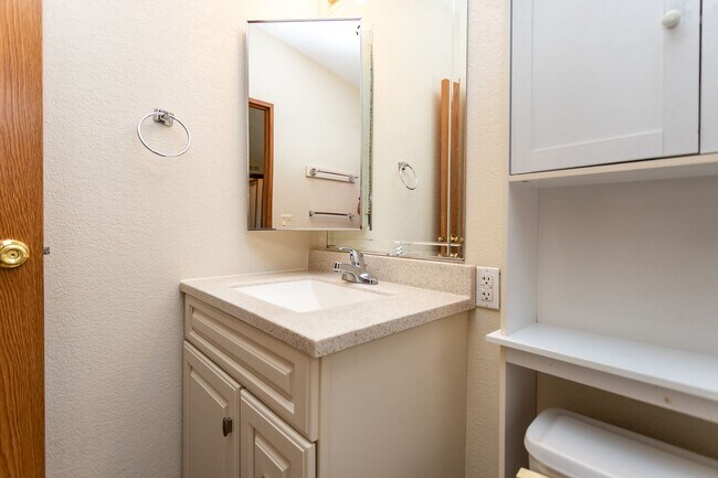 Building Photo - MOVE IN SPECIAL!! Charming Home on a Spaci...