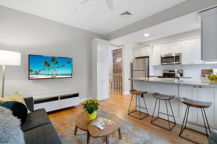 Building Photo - 211 Princeton St