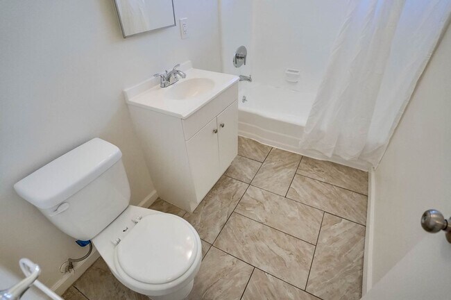 Building Photo - 6028 West Blvd