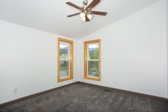 Building Photo - 3 Bedroom, 2 Bath Home in French Creek