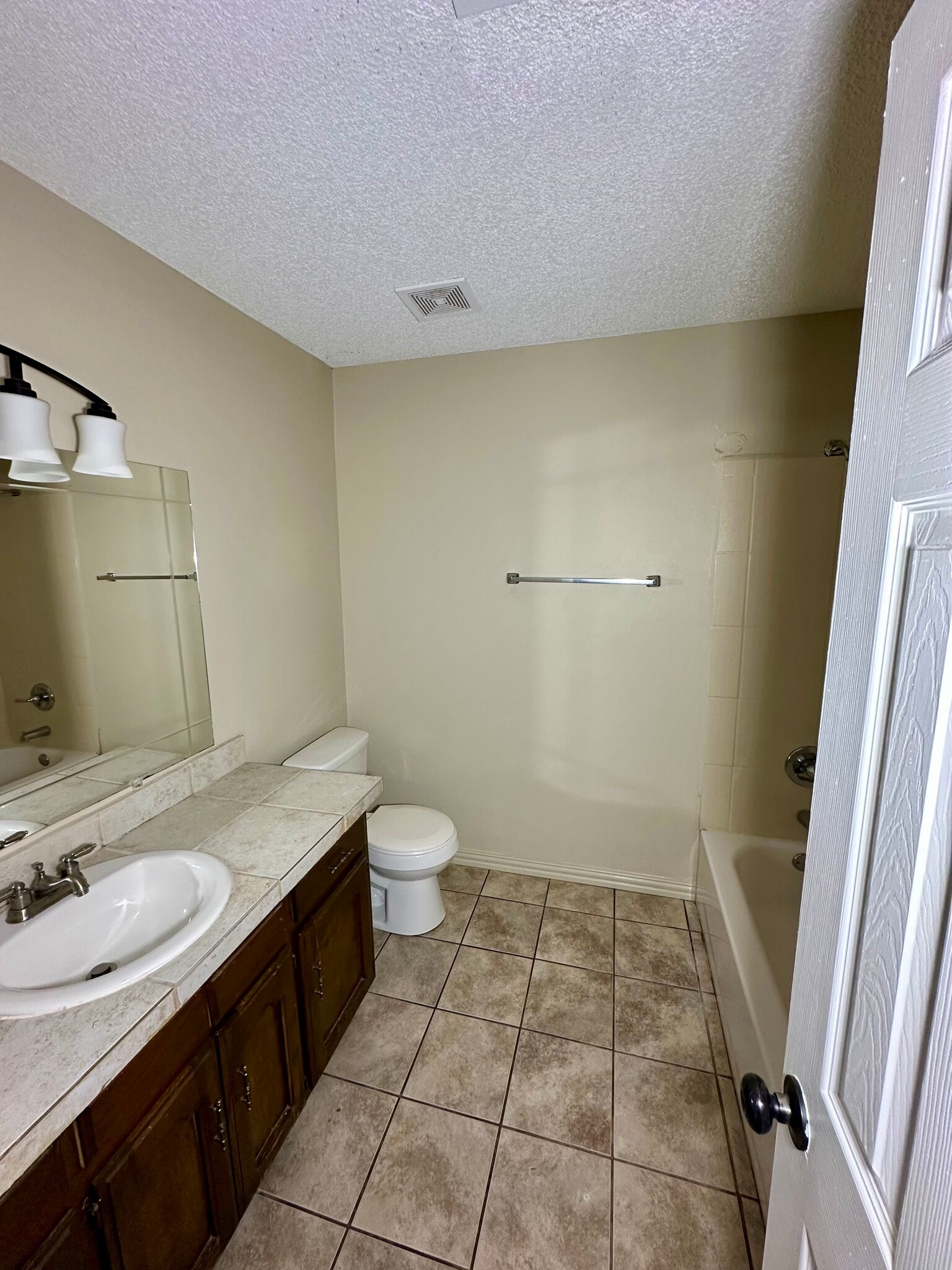 Guest Bath - 500 N 46th St