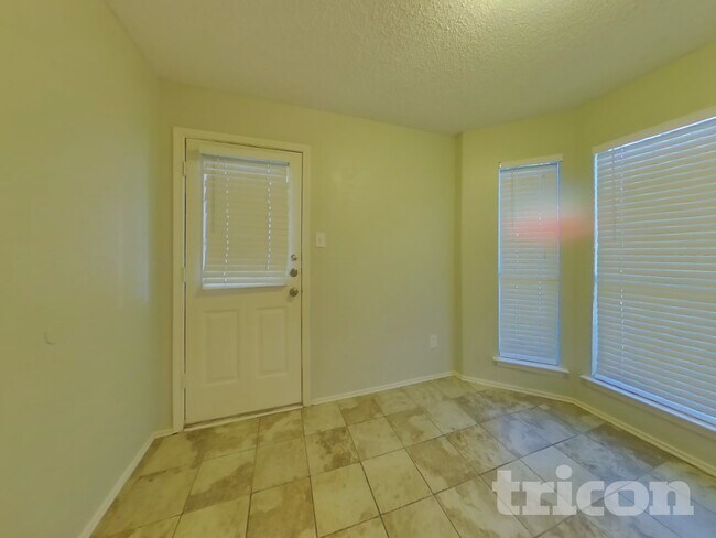 Building Photo - 2817 Laurel Hill Dr