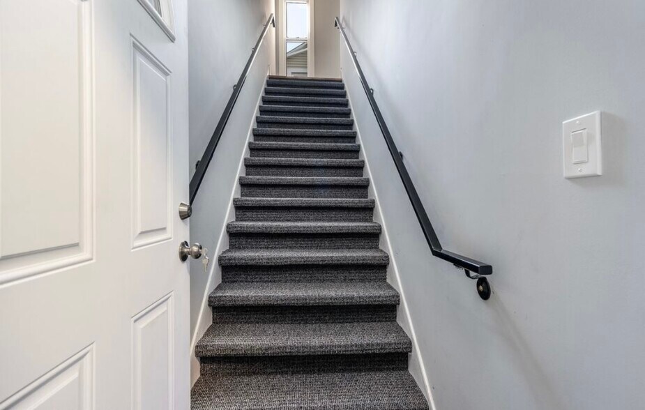 Building Photo - 4816 N Kilpatrick Ave