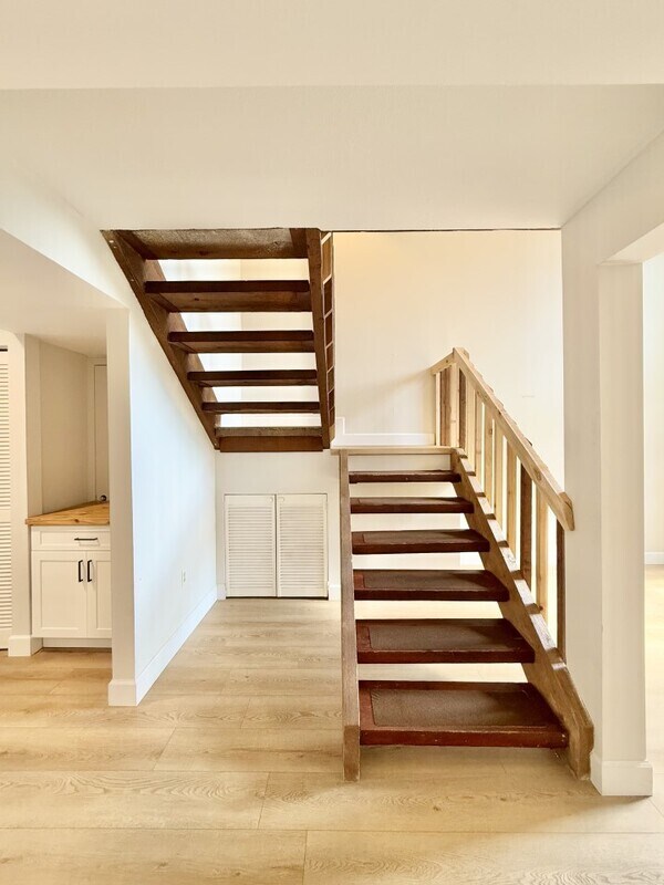 Building Photo - 817 Fairwood Forest Dr