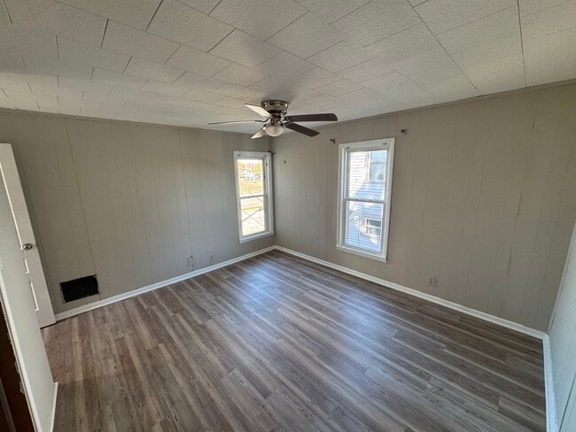 Building Photo - 1029 Woodside Blvd