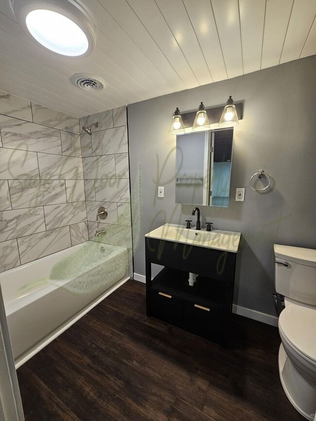 Building Photo - MODERN RENOVATIONS!!!