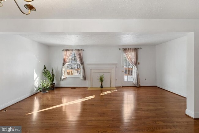 Building Photo - 10877 Olde Woods Way