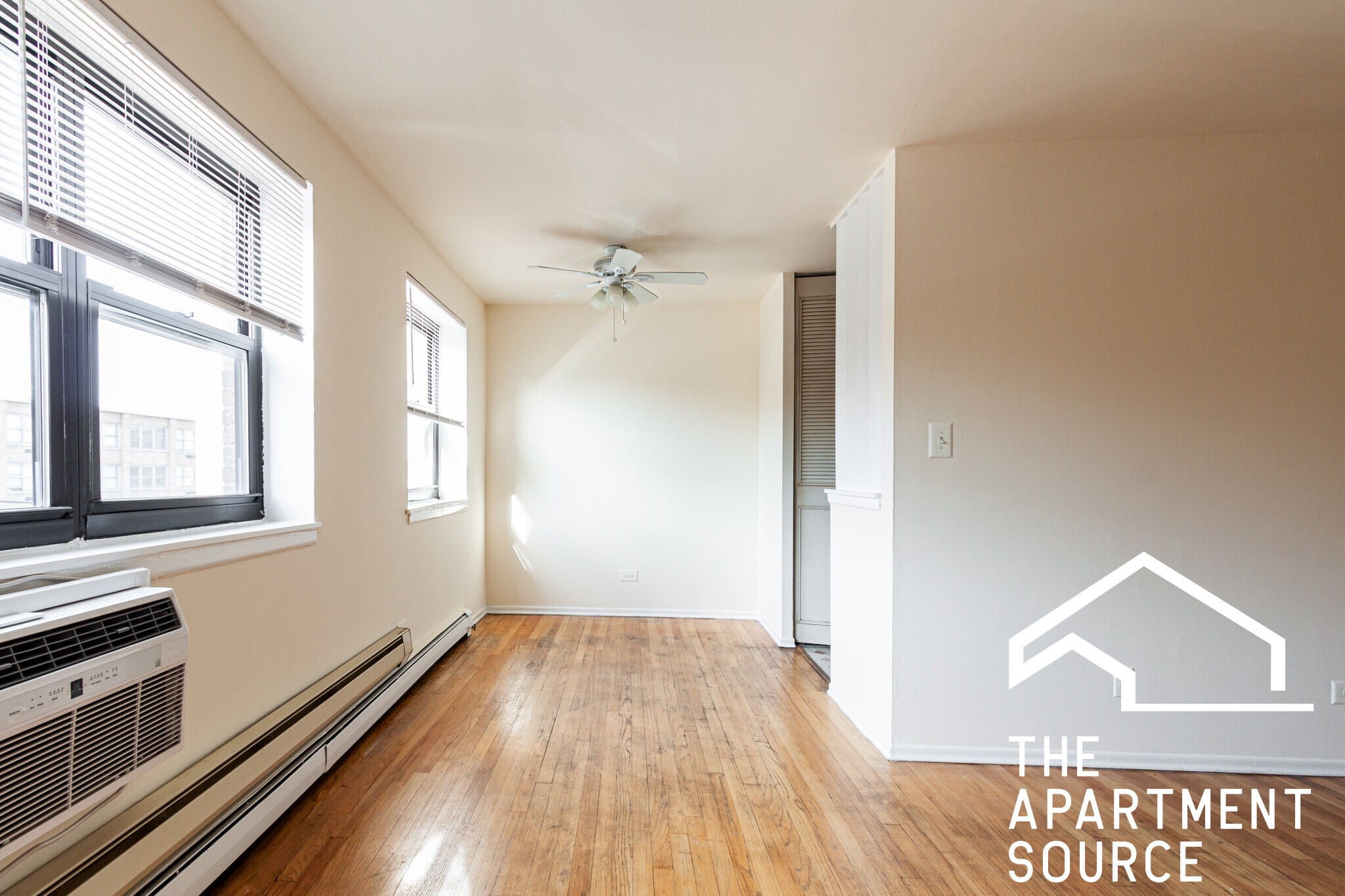 Building Photo - 665 W Wrightwood Ave
