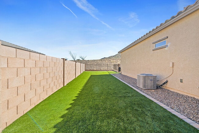 Building Photo - 17617 S Ridgerunner Dr