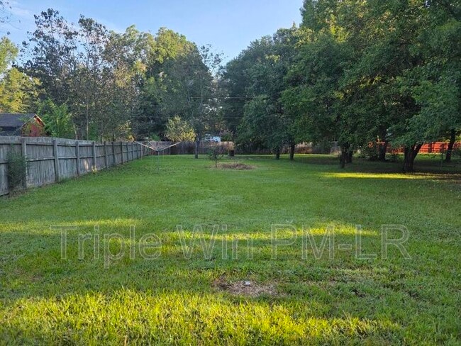 Building Photo - 8 Helen St