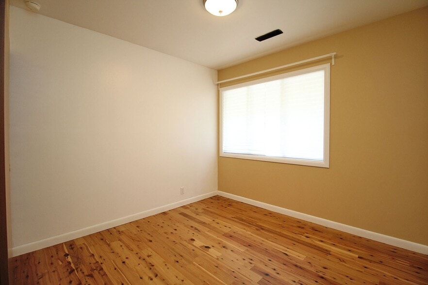 Building Photo - 2923 NE 92nd Ave