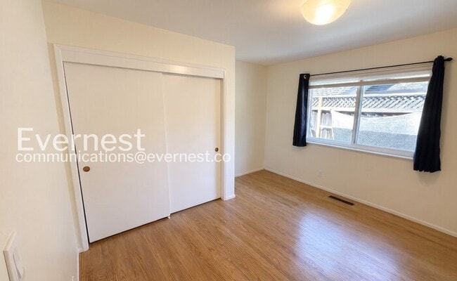 Building Photo - 4-Bed/2-Bath/Available Now!
