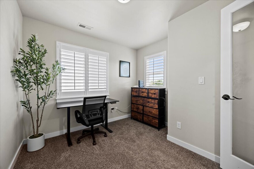 Building Photo - 10130 W Brownstone Dr