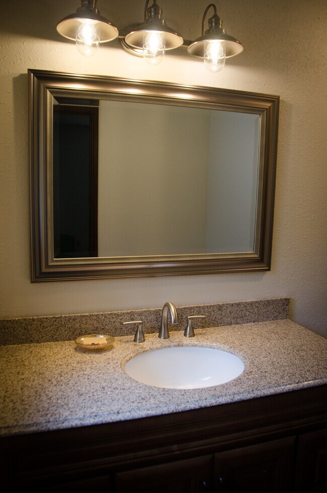 Master/upstairs bathroom - 11839 Glenwood Rd