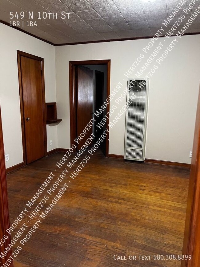 Building Photo - 549 N 10th St