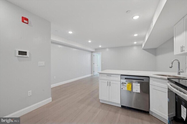 Building Photo - 2405 Ridge Ave